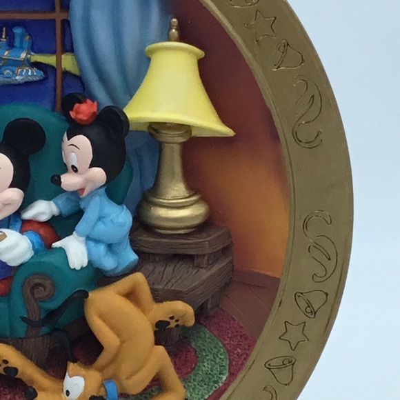 Vintage 1994 Three D Mickey Mouse Plate - Picture 5 of 13